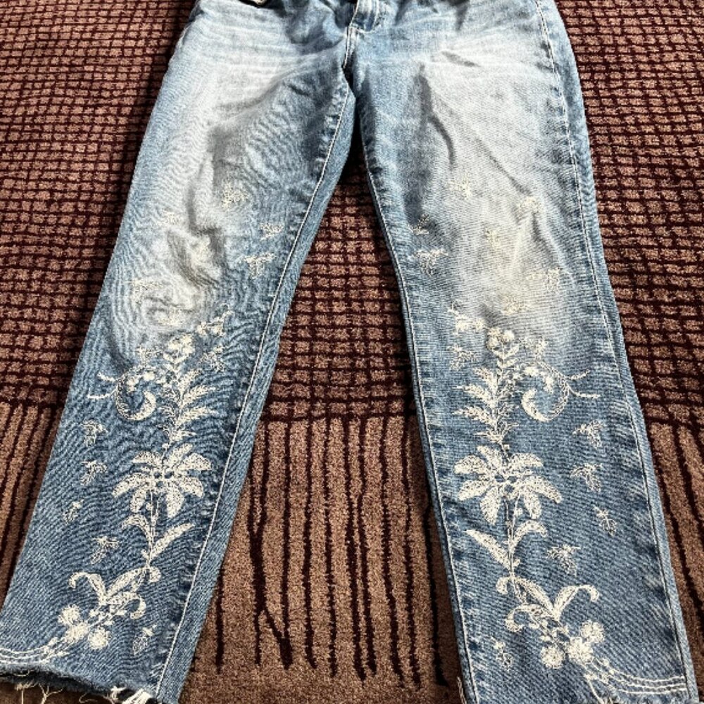 Lucky Brand  Embroidered Lolita Skinny Jean mid-rise Size 8 Ankle